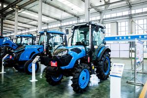 Trattore agricolo 4x4 70 cv