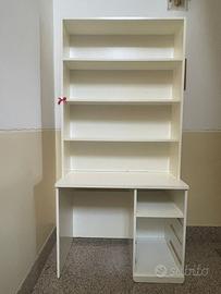 Scrivania con libreria