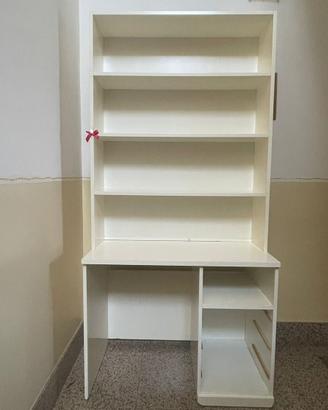 Scrivania con libreria