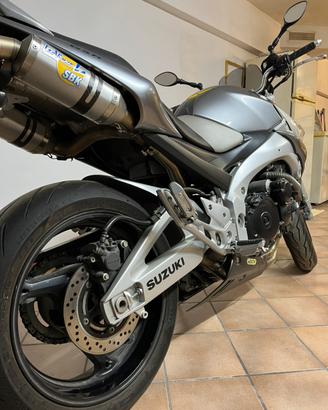 Suzuki GSR 600