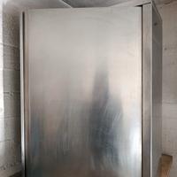 Armadio in acciaio inox professionale con ripiani 