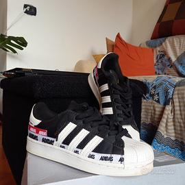 scarpe da ginnastica su  adidas 