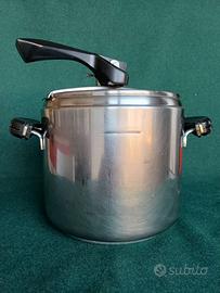 2  PENTOLE a PRESSIONE  LAGOSTINA