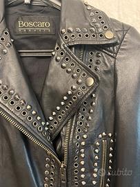 Giacca in pelle nera con borchie