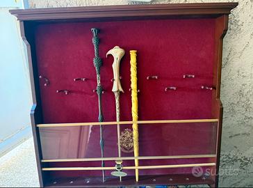 Harry Potter Espositore Hogwarts + 3 Bacchette