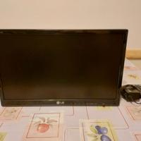 TV LCD LG 19 POLLICI CON STAFFA A MURO INCLUSA