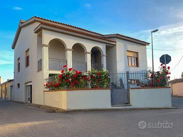 Villetta unifamiliare Nurachi terreno Edificabile