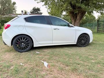 Alfa Romeo Giulietta quadrifoglio verde benzina