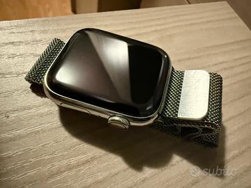 Apple Watch Series 8 (2022)