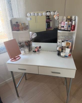 Toeletta/Specchiera trucco con specchio.