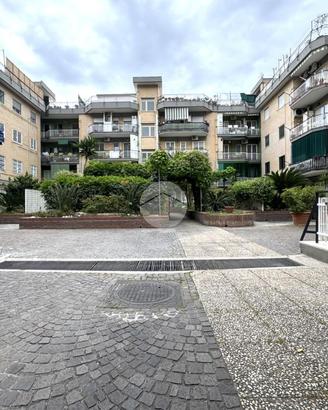 2 LOCALI A NAPOLI
