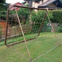 Rete da calcio/ palestra di arrampicata