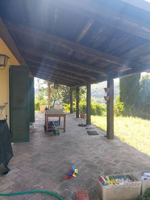 Villa di 233 m² con più di 5 locali e box auto a M - Altro