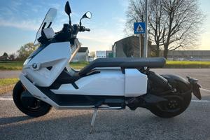 BMW CE 04 scooter elettrico
