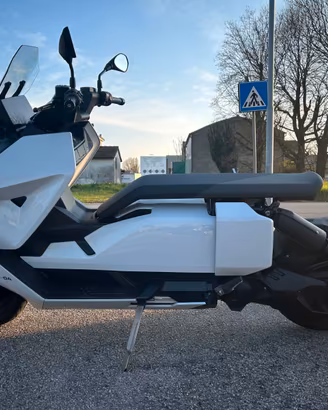 BMW CE 04 scooter elettrico