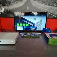 Xbox One S 1TB+ controller+ 2 giochi