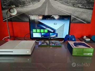 Xbox One S 1TB+ controller+ 2 giochi