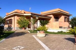 VILLA SINGOLA A NETTUNO