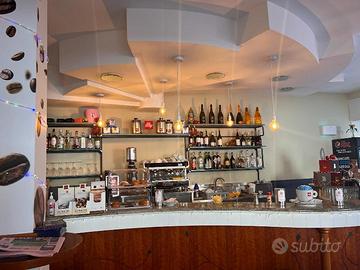 Attività bar comprensiva di arredi e attrezzature