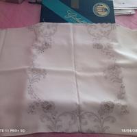 tovaglia lino ricamata