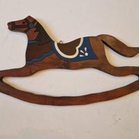 Cavallo a dondolo da muro piccolo