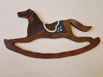 Cavallo a dondolo da muro piccolo