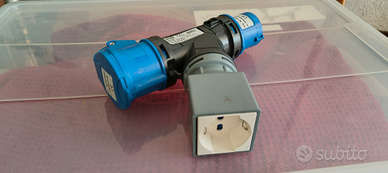 Moltiplicatore - sdoppiatore 2 uscite camper presa