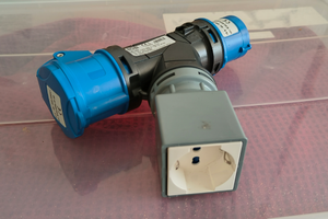 Moltiplicatore - sdoppiatore 2 uscite camper presa