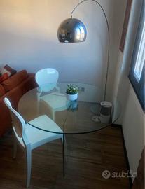 Tavolo in Cristallo Elegante – Design Moderni