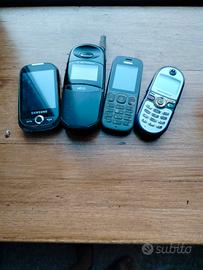 4 cellulari non funzionanti, da usare per ricambi 