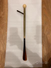 Elegante Calzascarpe con Manico Palla da Golf