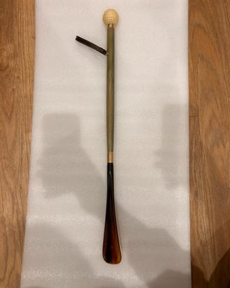 Elegante Calzascarpe con Manico Palla da Golf