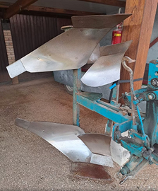 Aratro monovomere voltaorecchio