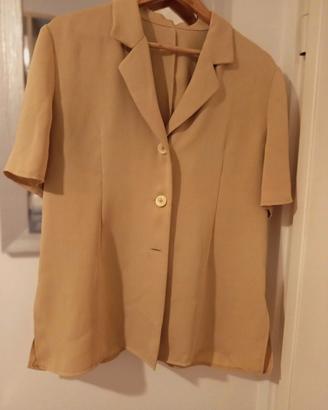 giacca leggera come una blusa..estiva. 