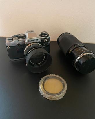 Olympus OM10 reflex analogica con zoom e filtro