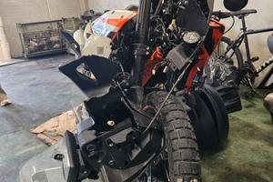 KTM 890  adv standard anno 2024 Incidentata