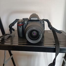 Nikon D3000 + obiettivo 18-55