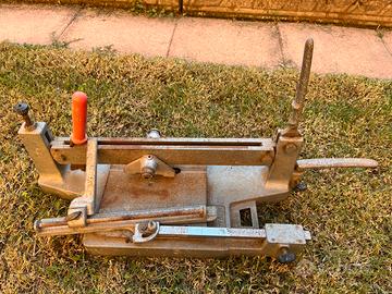 Tagliapiastrelle manuale con punta diamantata