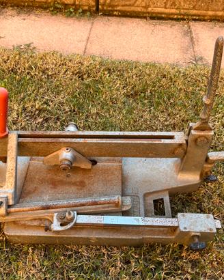 Tagliapiastrelle manuale con punta diamantata
