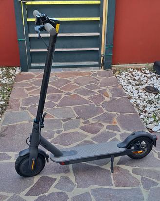 Monopattino elettrico xi.com
