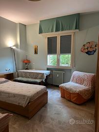 stanza annuale solo per ragazza