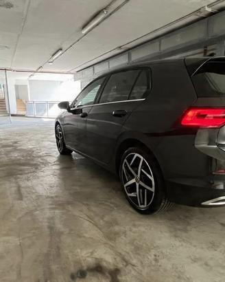 Golf 8 130CV DSG Style 2024 | Pari al nuovo