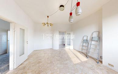 Ampio trilocale con balcone e cantina - ultimo pia