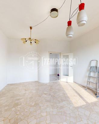 Ampio trilocale con balcone e cantina - ultimo pia