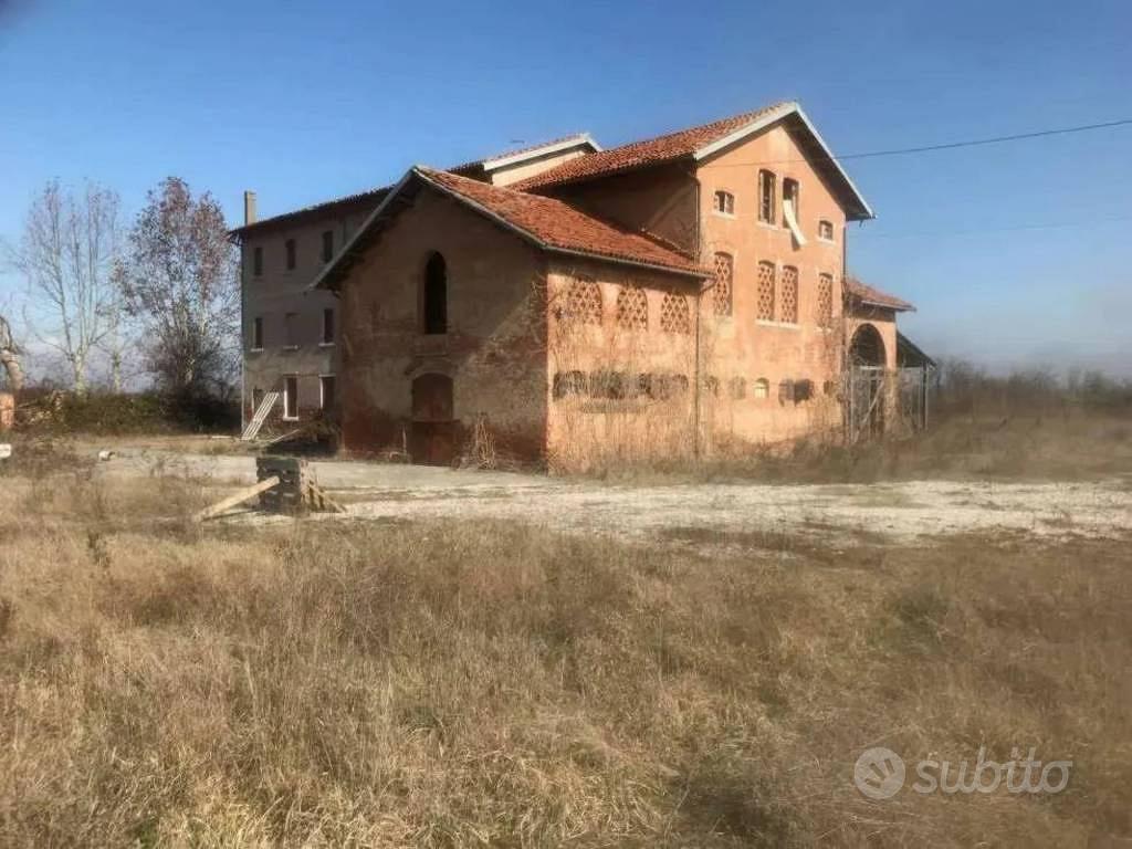 Immobile in asta di 527 m² con più di 5 locali a M - Vista 4