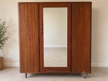 Armadio vintage anni ’50 in legno