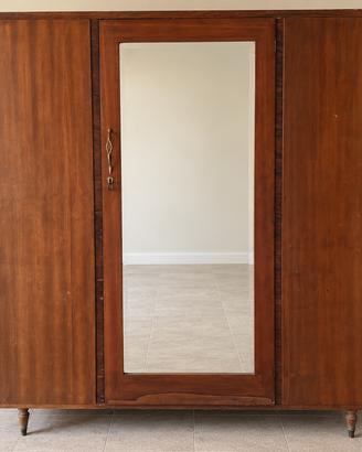 Armadio vintage anni ’50 in legno
