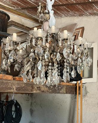Lampadario grande con cristalli