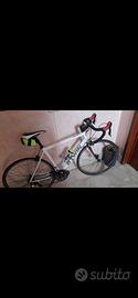 bici da corsa BTWIN Triban 300