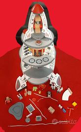 Razzo astronave spaziale in legno